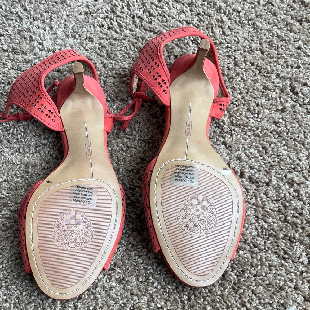 Vince Camuto Coral Perforated Heels Size 9.5 - Picture 5 of 8
